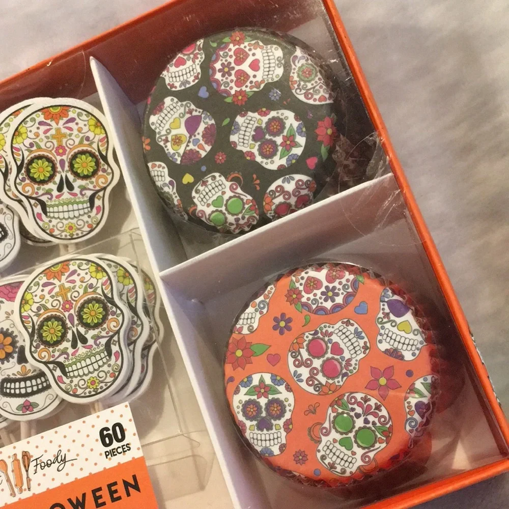 Skull Halloween Dia Des Las Muertos Cupcake Kit NWT set of 30 liners & picks